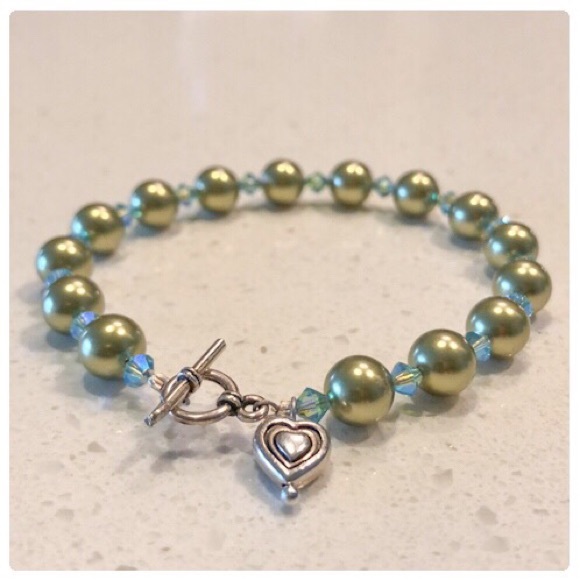 Jewelry - 💕Light Green Handmade Pearl Bracelet 7.75“💕